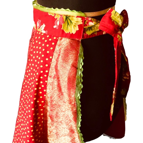 Vintage Holiday Apron - Picture 5 of 10